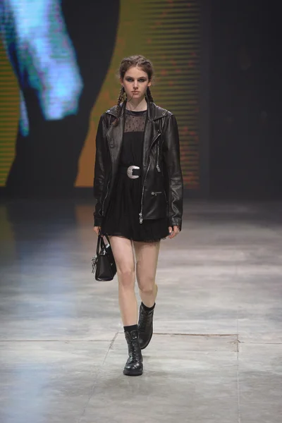 Look 24